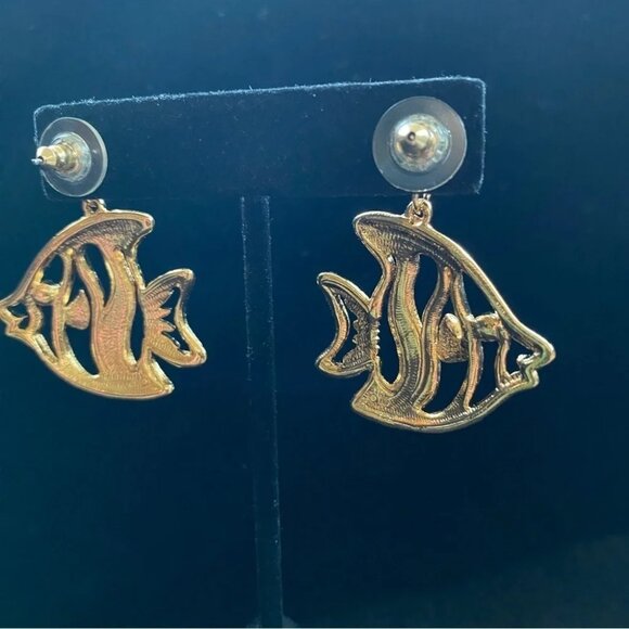 Vintage AVON "Two Fish" Gold Tone Dangle Earrings with Blue Eye Accent - Picture 6 of 9